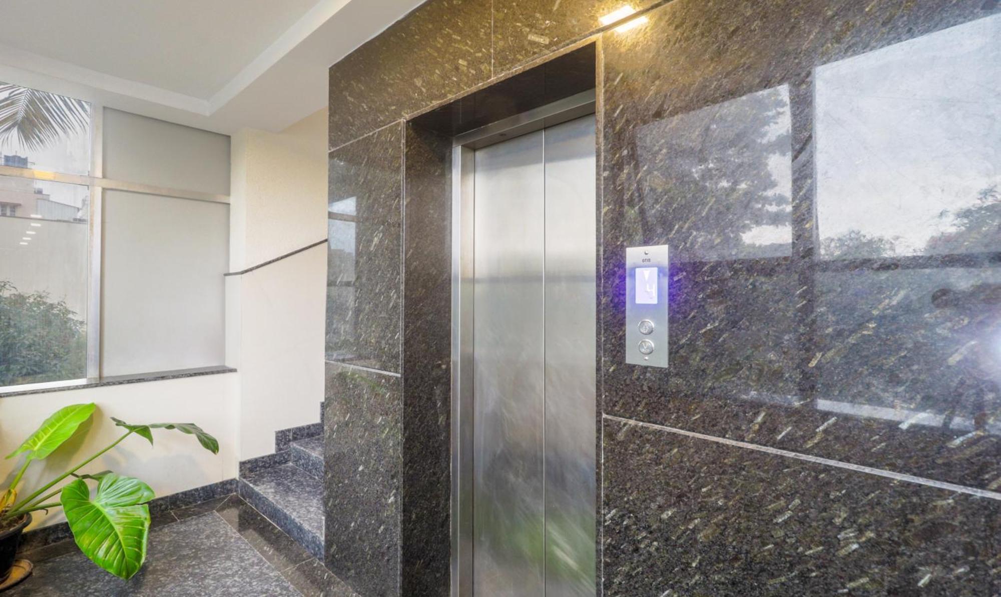 Treebo Anjani Fortune Suites Bangalore Exterior foto